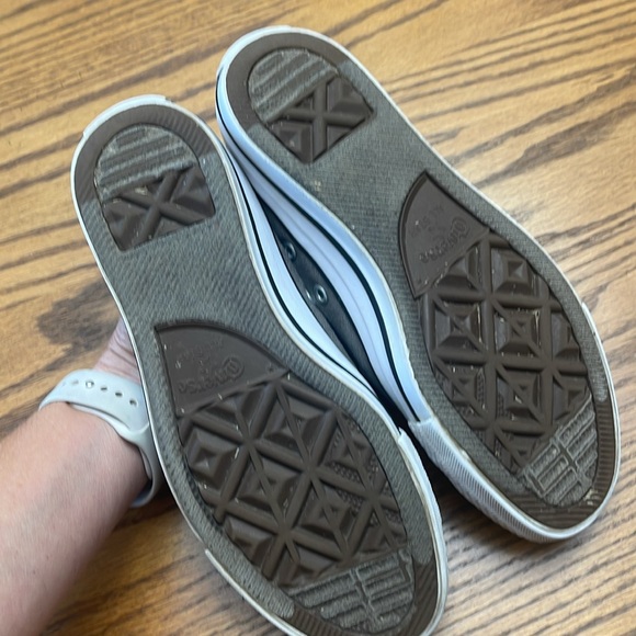 Converse women’s size 6 shoe. Charcoal gray. Used but good condition - Picture 9 of 12